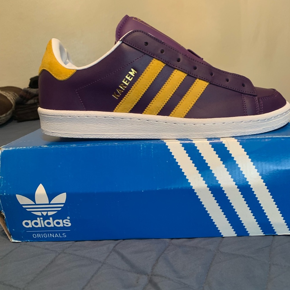 Kareem Adidas Original size 10 (RARE FIND)
